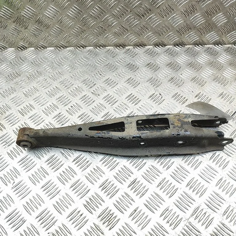 Aizmugurējā svira (dakša) SU00304490