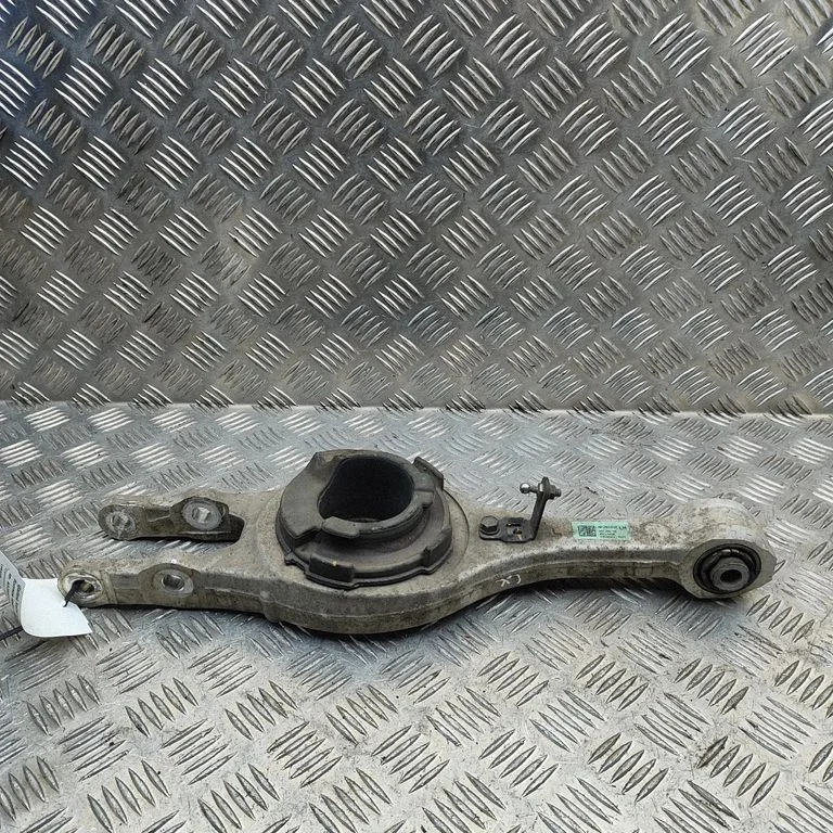 Tagumine ülemine õõtshoob 55210GI100 – Genesis GV60 (2021-)