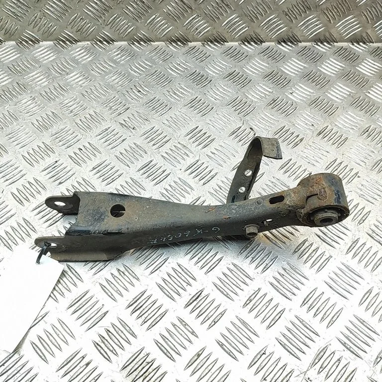 Aizmugurējā svira (dakša) SU00300360