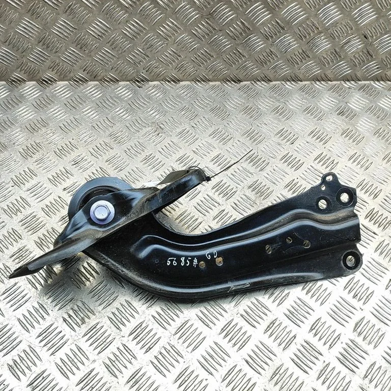 Aizmugurējā svira (dakša) 48760F4010