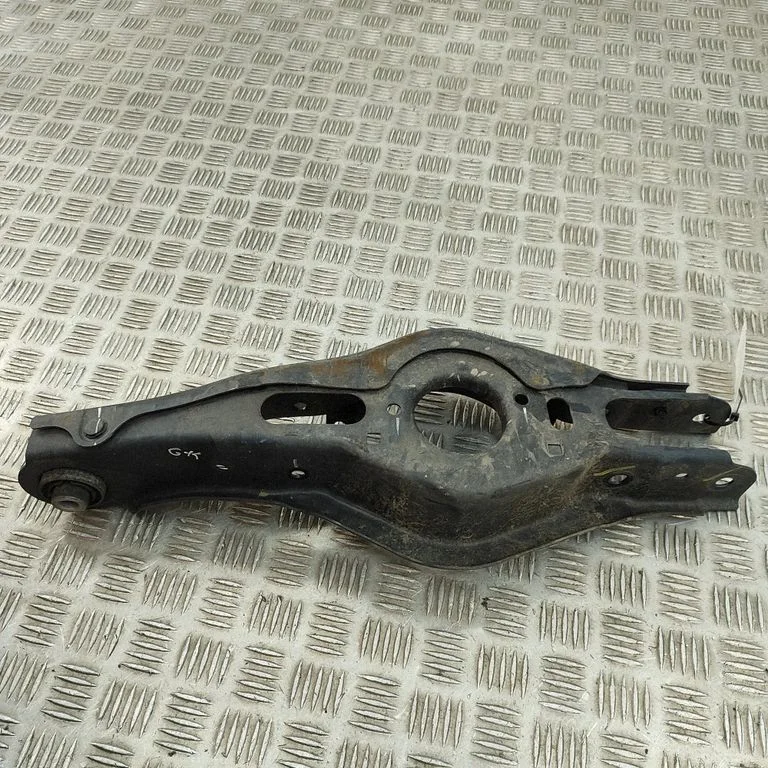 Tagumine ülemine õõtshoob 55210N9050