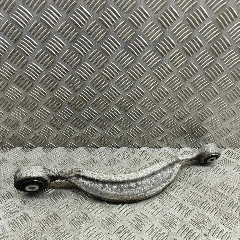 Aizmugurējā svira (dakša) 4M0501531
