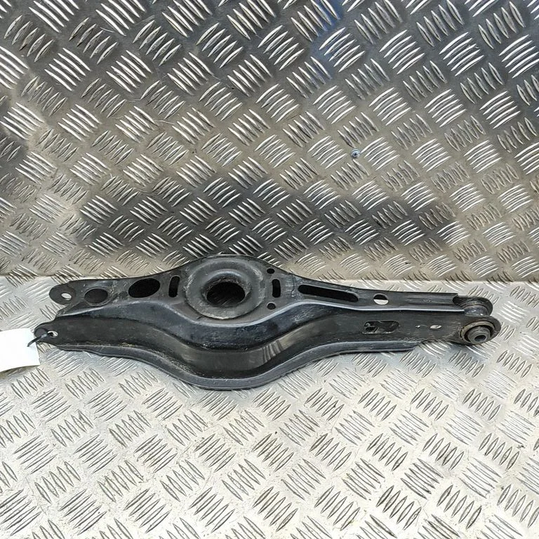 Aizmugurējā svira (dakša) 48730F4010