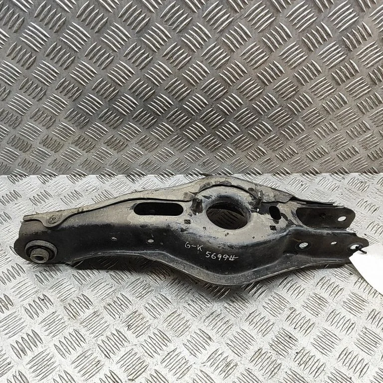 Tagumine ülemine õõtshoob 55210N9050