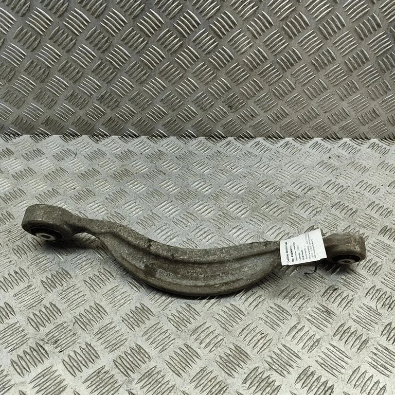 Aizmugurējā svira (dakša) 4M0501531
