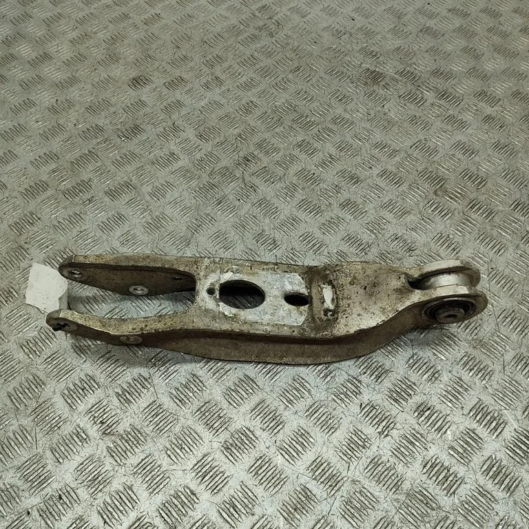 Aizmugurējā svira (dakša) 4M0505311J