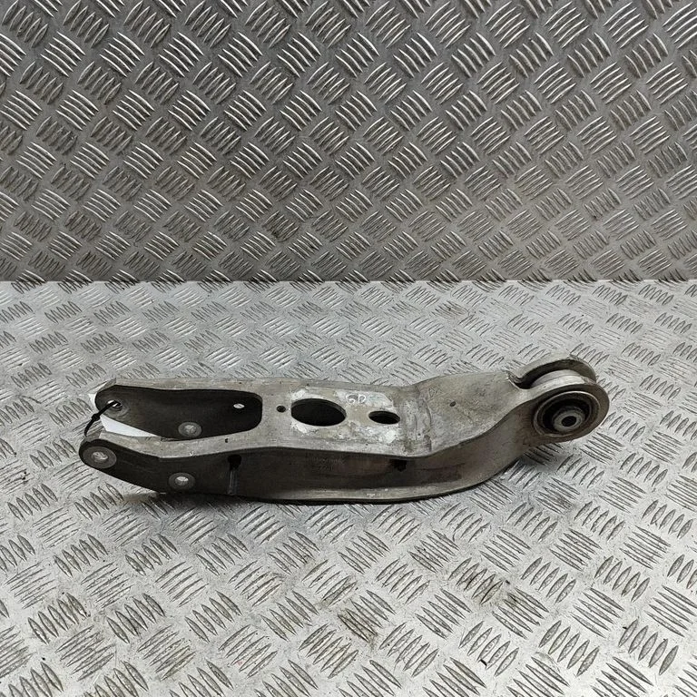 Aizmugurējā svira (dakša) 4M0505311J