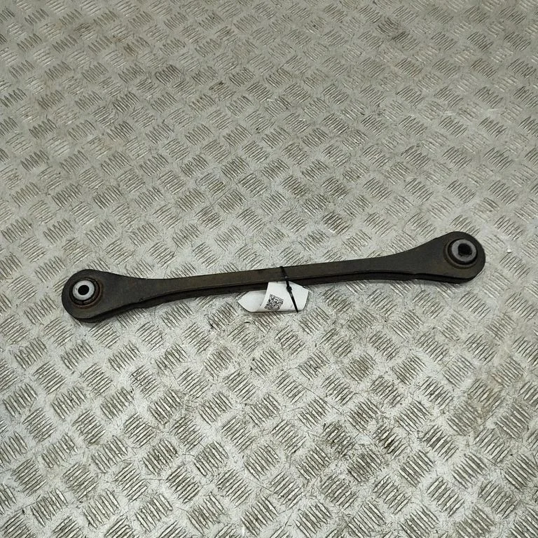 Aizmugurējā svira (dakša) 7P0501529