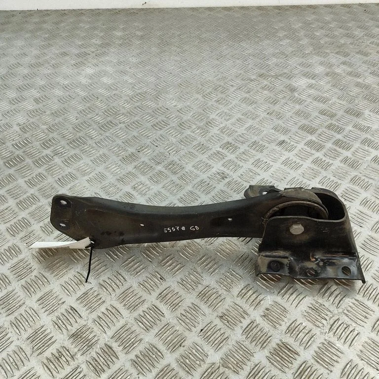 Aizmugurējā svira (dakša) A2473520800