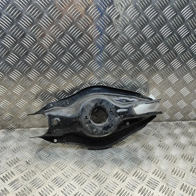 Aizmugurējā svira (dakša) A2063520100