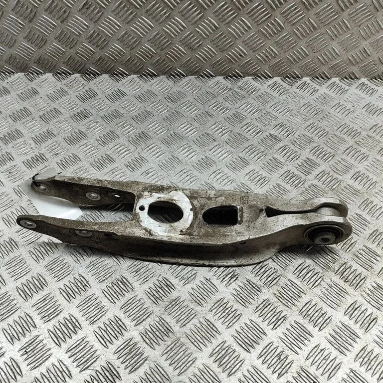 Aizmugurējā svira (dakša) 8W0505311H