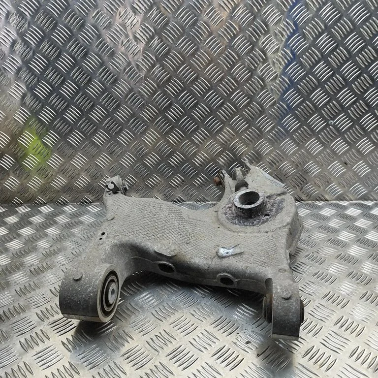 Rear upper control arm/wishbone – right