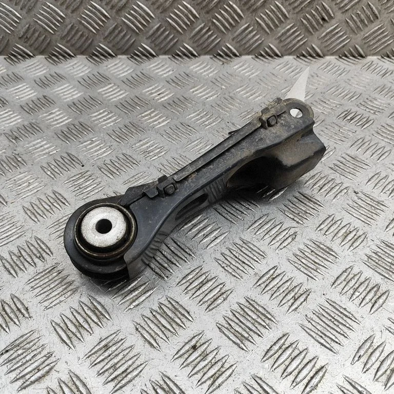 Tagumine ülemine õõtshoob – Mercedes-Benz CLA-klass C118 X118 (2019-)
