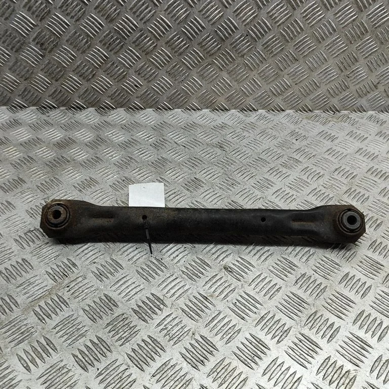 Aizmugurējā svira (dakša) LR002576