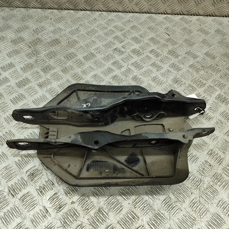 Tagumine ülemine õõtshoob 6878031