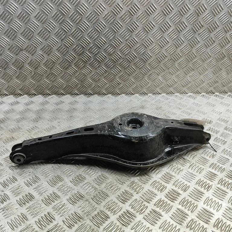 Tagumine ülemine õõtshoob 32246373