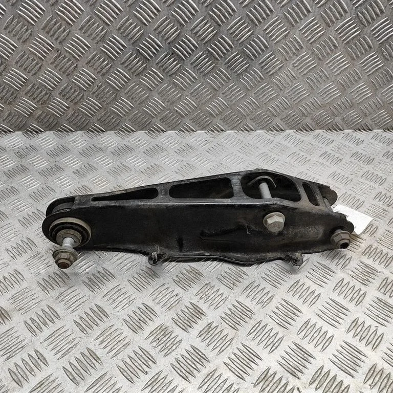 Tagumine ülemine õõtshoob 6892272