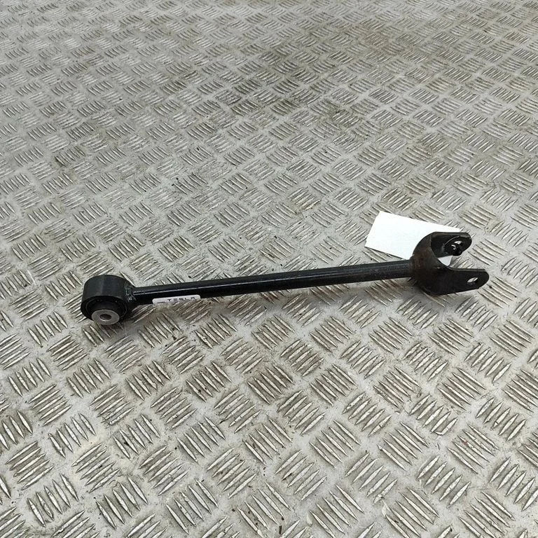 Aizmugurējā svira (dakša) 104444100F