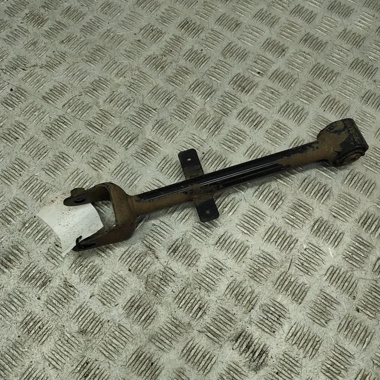 Aizmugurējā svira (dakša) KB7W28550
