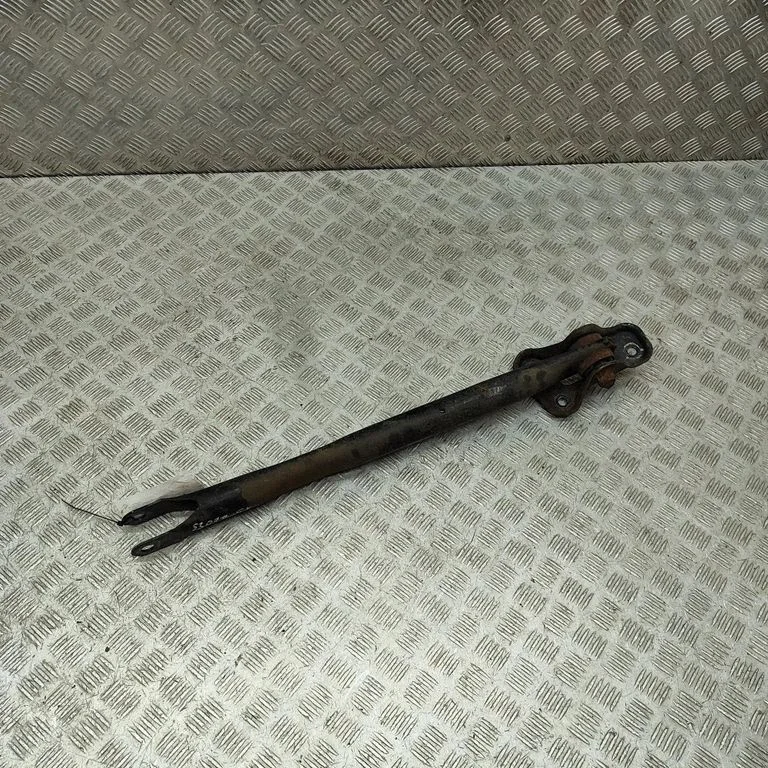 Aizmugurējā svira (dakša) LR001176