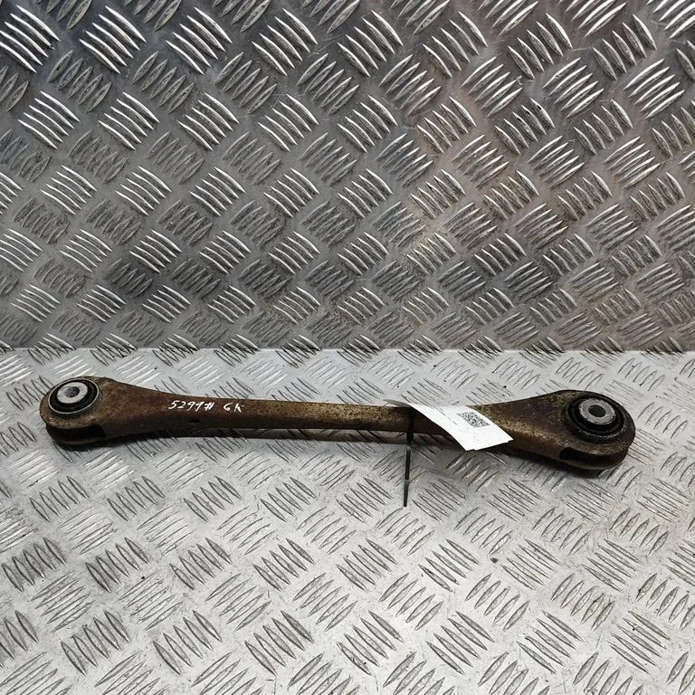 Tagumine ülemine õõtshoob 4M0501531Q