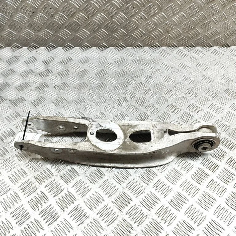 Aizmugurējā svira (dakša) 8W0505311H
