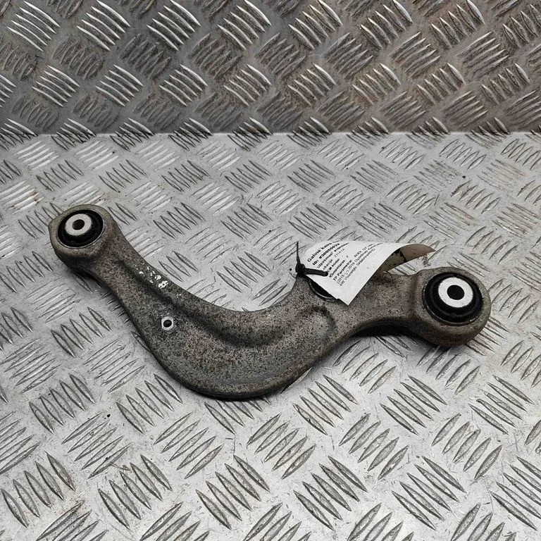 Tagumine ülemine õõtshoob 4M0505361G