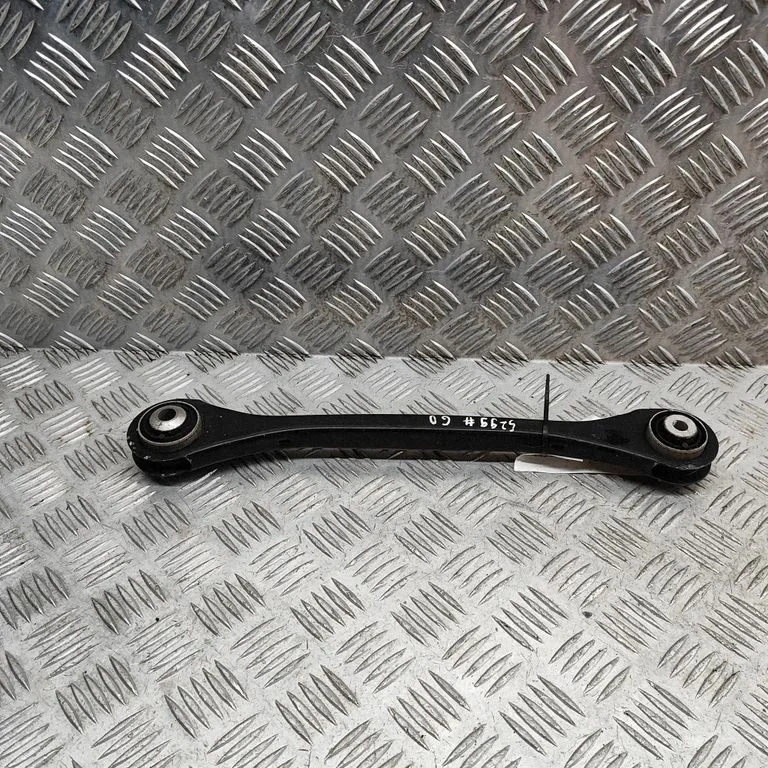 Tagumine ülemine õõtshoob 4M0505425D