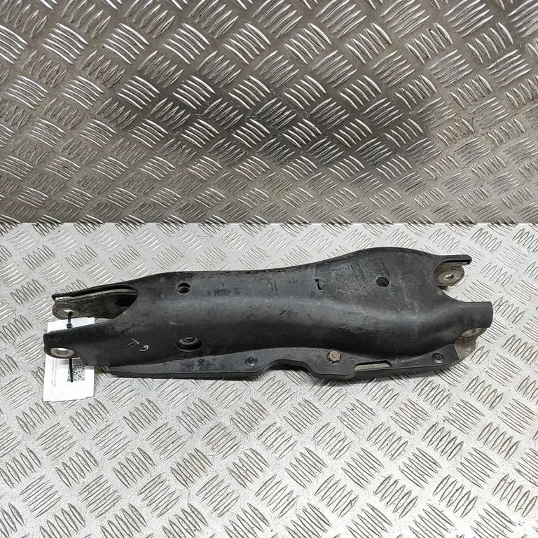 Tagumine ülemine õõtshoob A2213520102
