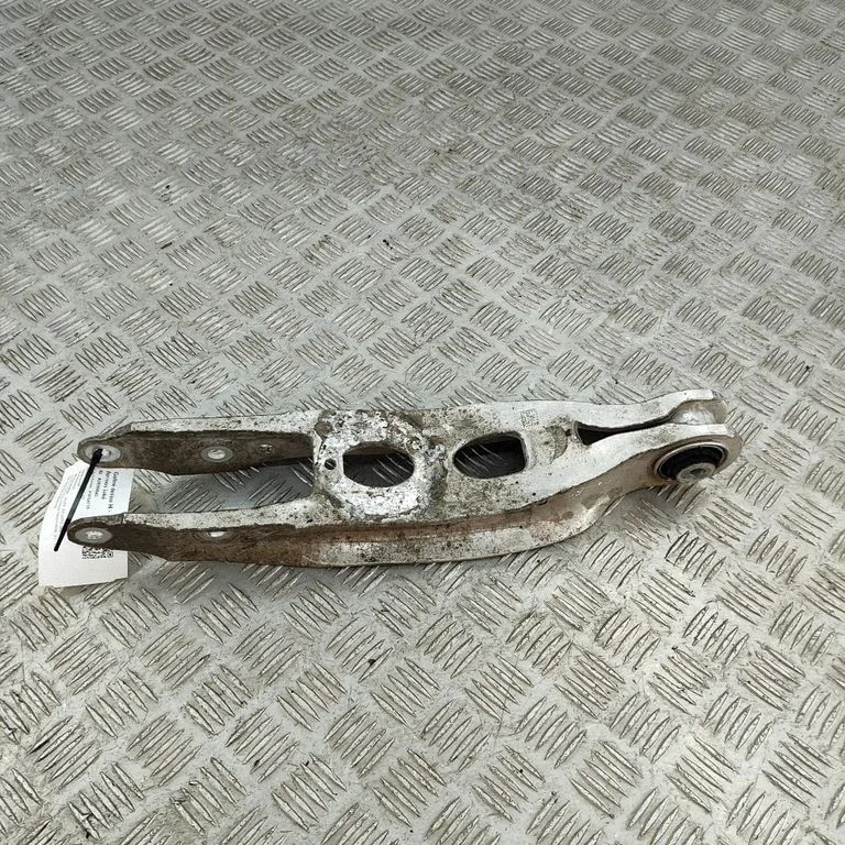 Aizmugurējā svira (dakša) 8W0505311H