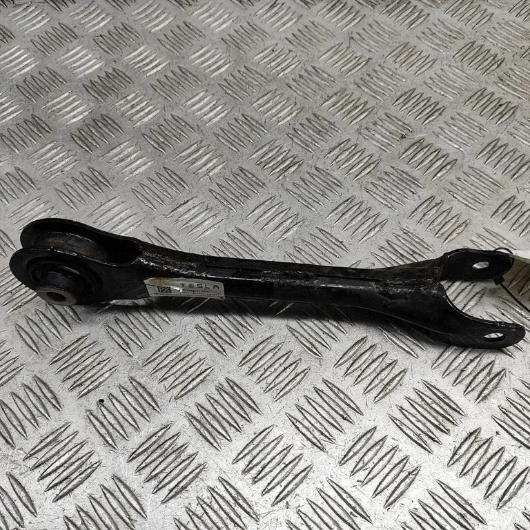 Rear upper control arm/wishbone – Tesla Model Y (2020-)