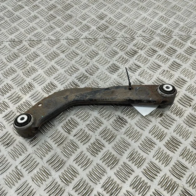 Aizmugurējā svira (dakša) 31360584
