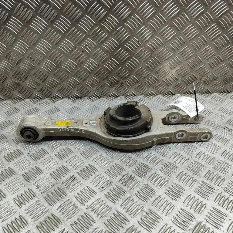 Tagumine ülemine õõtshoob 55210CVAA0