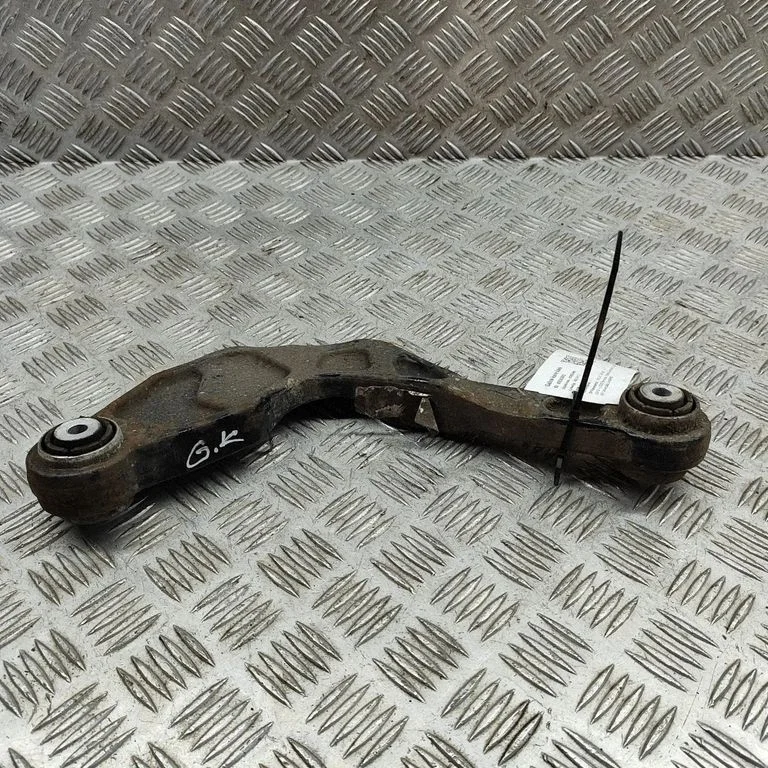 Tagumine ülemine õõtshoob – Volvo V60 (2018-)