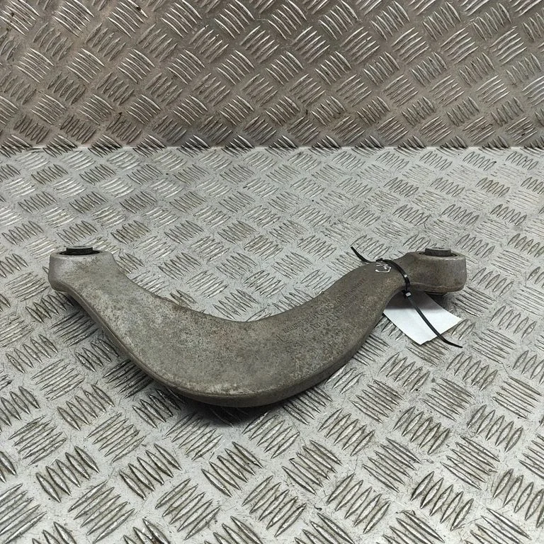Tagumine ülemine õõtshoob 8K0505323H