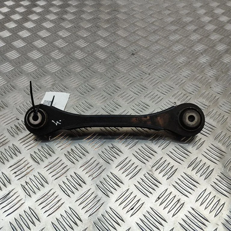 Tagumine ülemine õõtshoob – BMW 4-seeria F32 F33 (2013-2020)