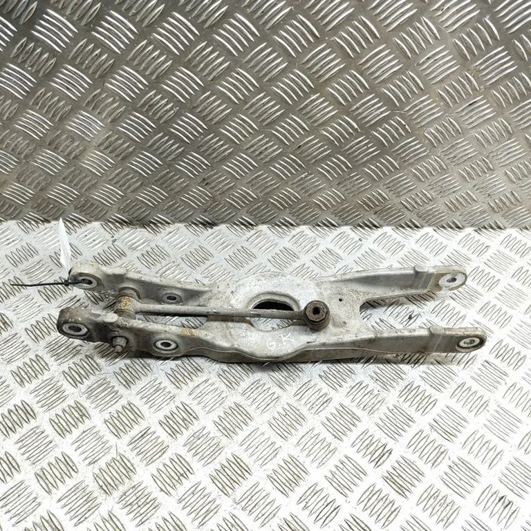 Tagumine ülemine õõtshoob A2053503900