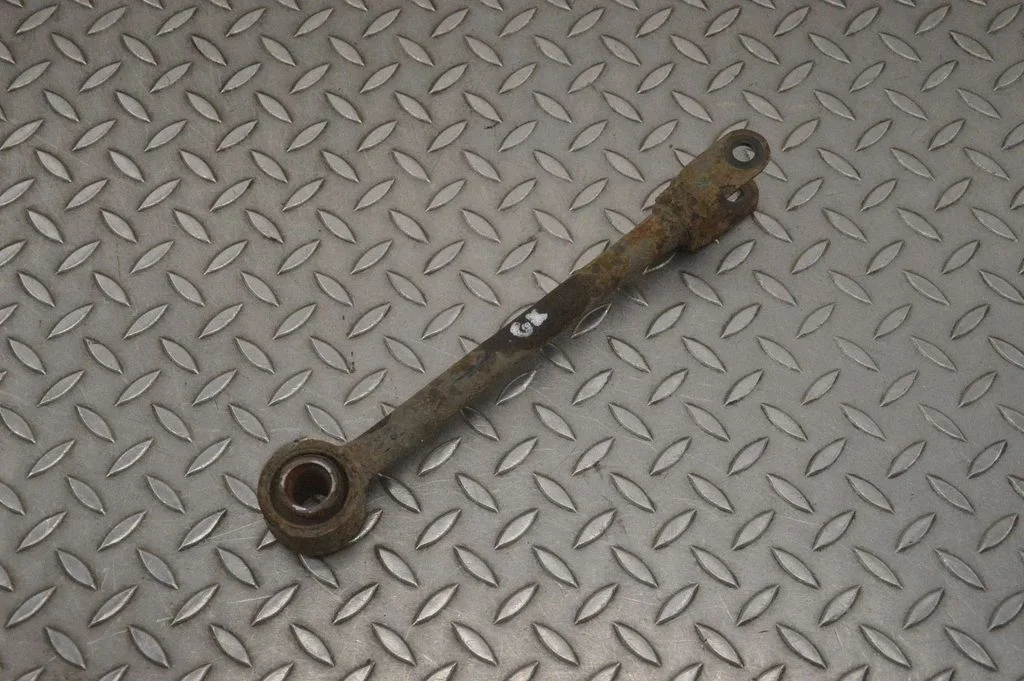 Aizmugurējā svira (dakša) – kreisā