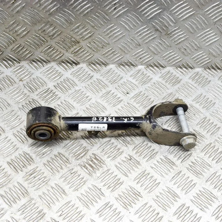 Rear upper control arm/wishbone – Tesla Model Y (2020-)