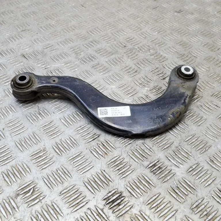 Aizmugurējā svira (dakša) 5Q0505351B