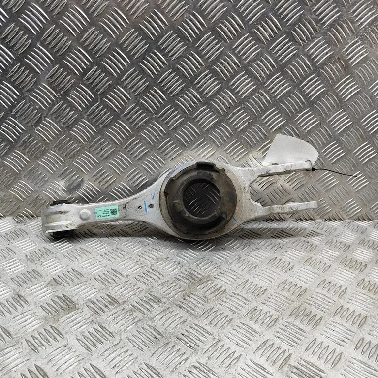 Tagumine ülemine õõtshoob 55210GI100