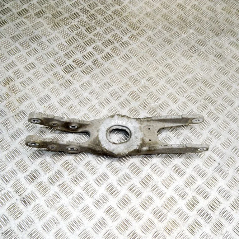Tagumine ülemine õõtshoob A2053523300