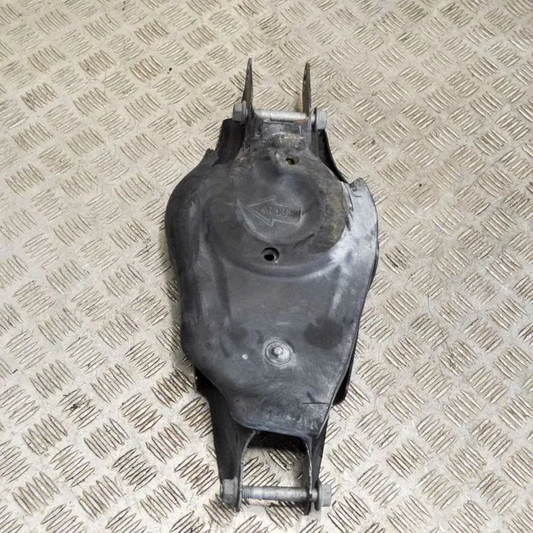 Tagumine ülemine õõtshoob – Tesla Model S (2012-)