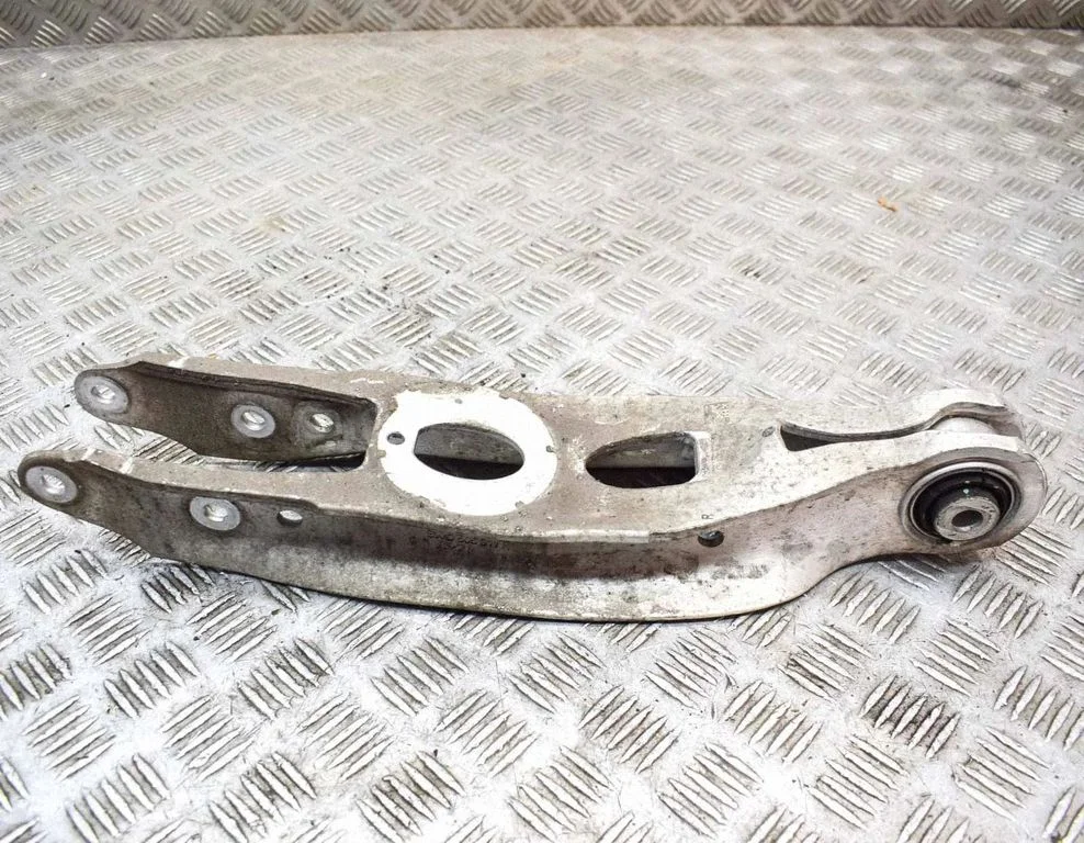 Aizmugurējā svira (dakša) 8W0505311H