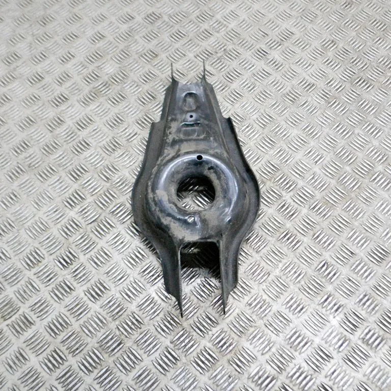Tagumine ülemine õõtshoob – Tesla Model S (2012-)