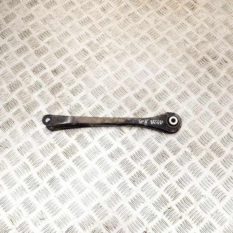 Tagumine ülemine õõtshoob – BMW 3-seeria F30 F35 F31 (2012-2018)