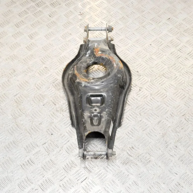 Tagumine ülemine õõtshoob – Tesla Model S (2012-)