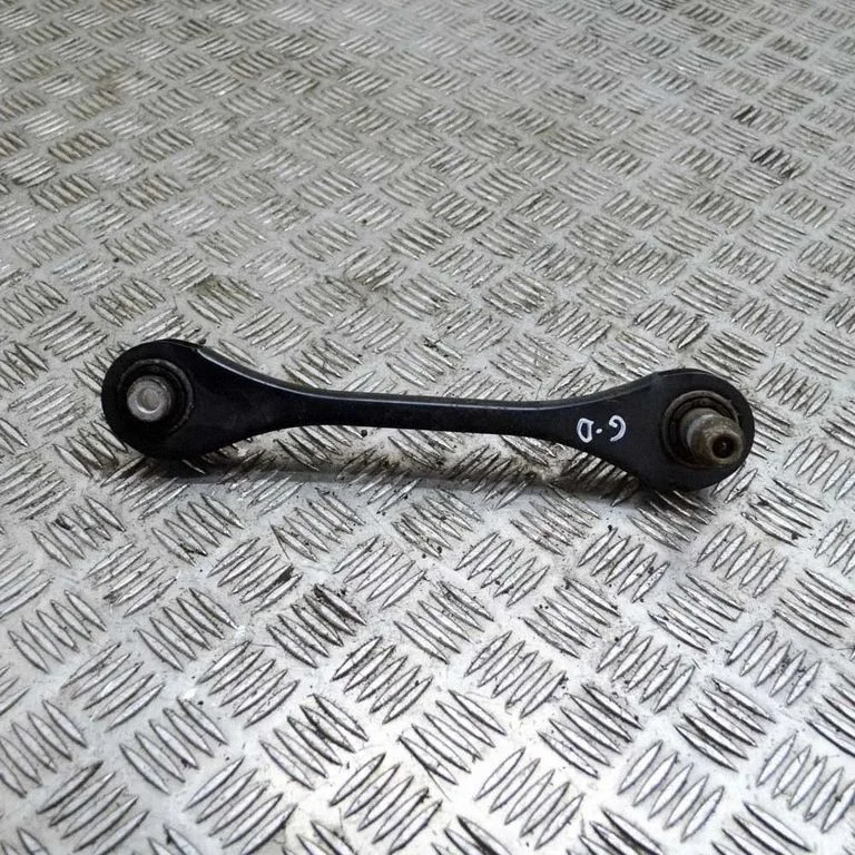 Tagumine ülemine õõtshoob – Volkswagen e-Golf (2014-)