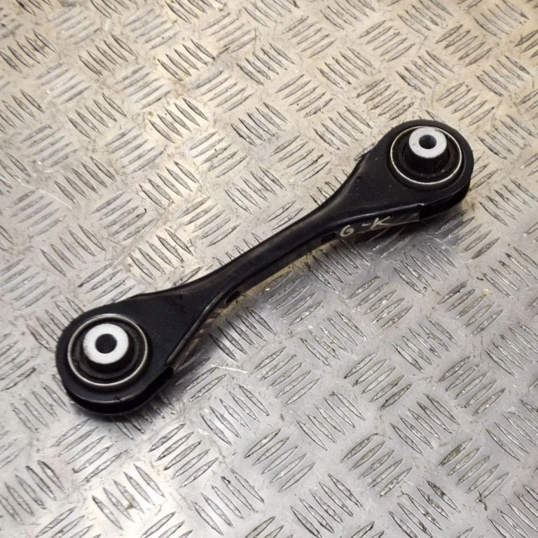 Tagumine ülemine õõtshoob – Volkswagen ID.3 (2019-)