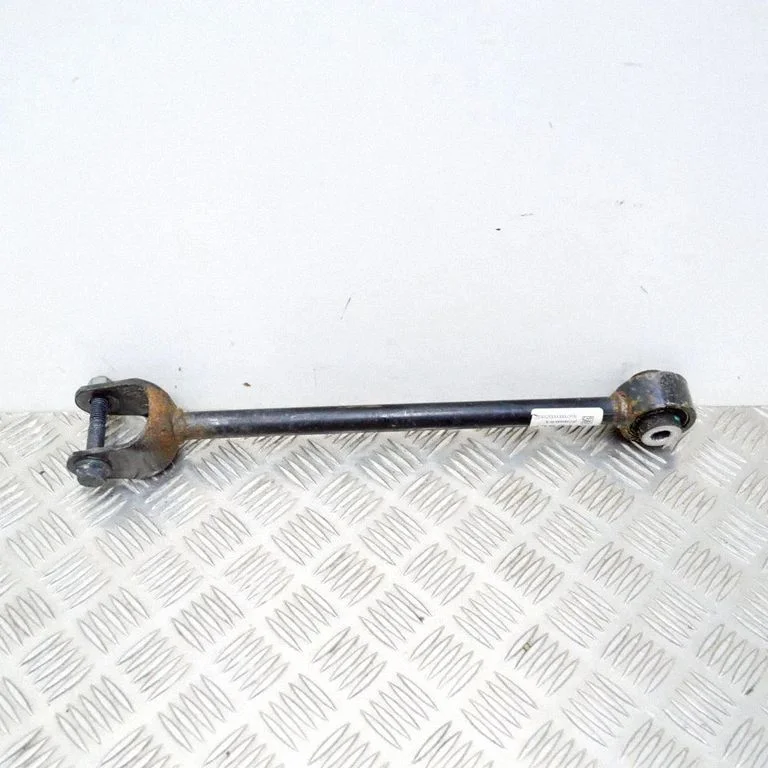 Aizmugurējā svira (dakša) P104444400A